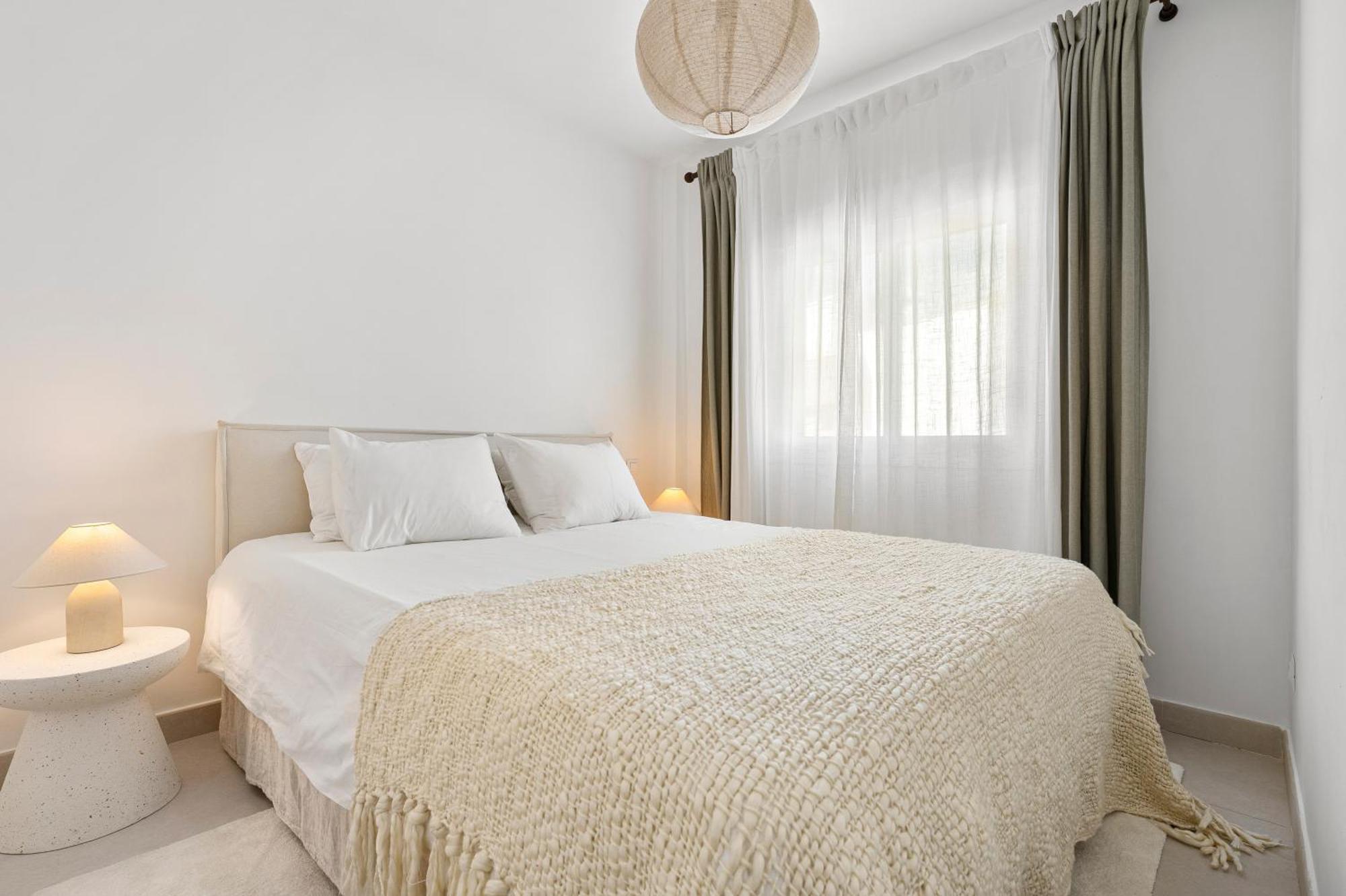 Apartment 4br Penthouse W Pool & Parking 500m From The Marbella