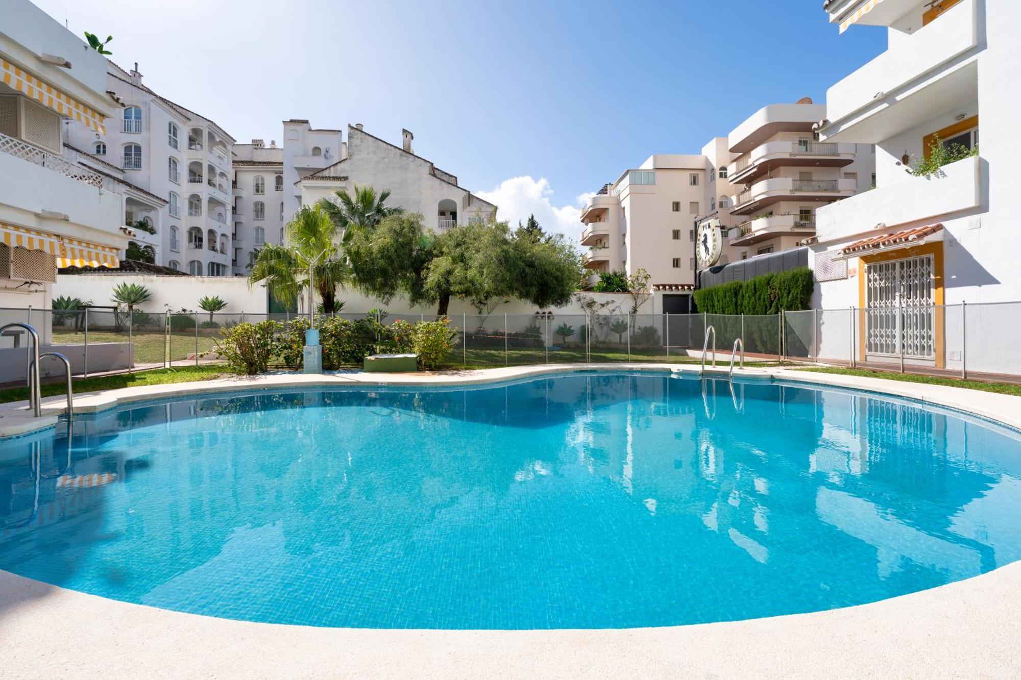 Apartment 4br Penthouse W Pool & Parking 500m From The *