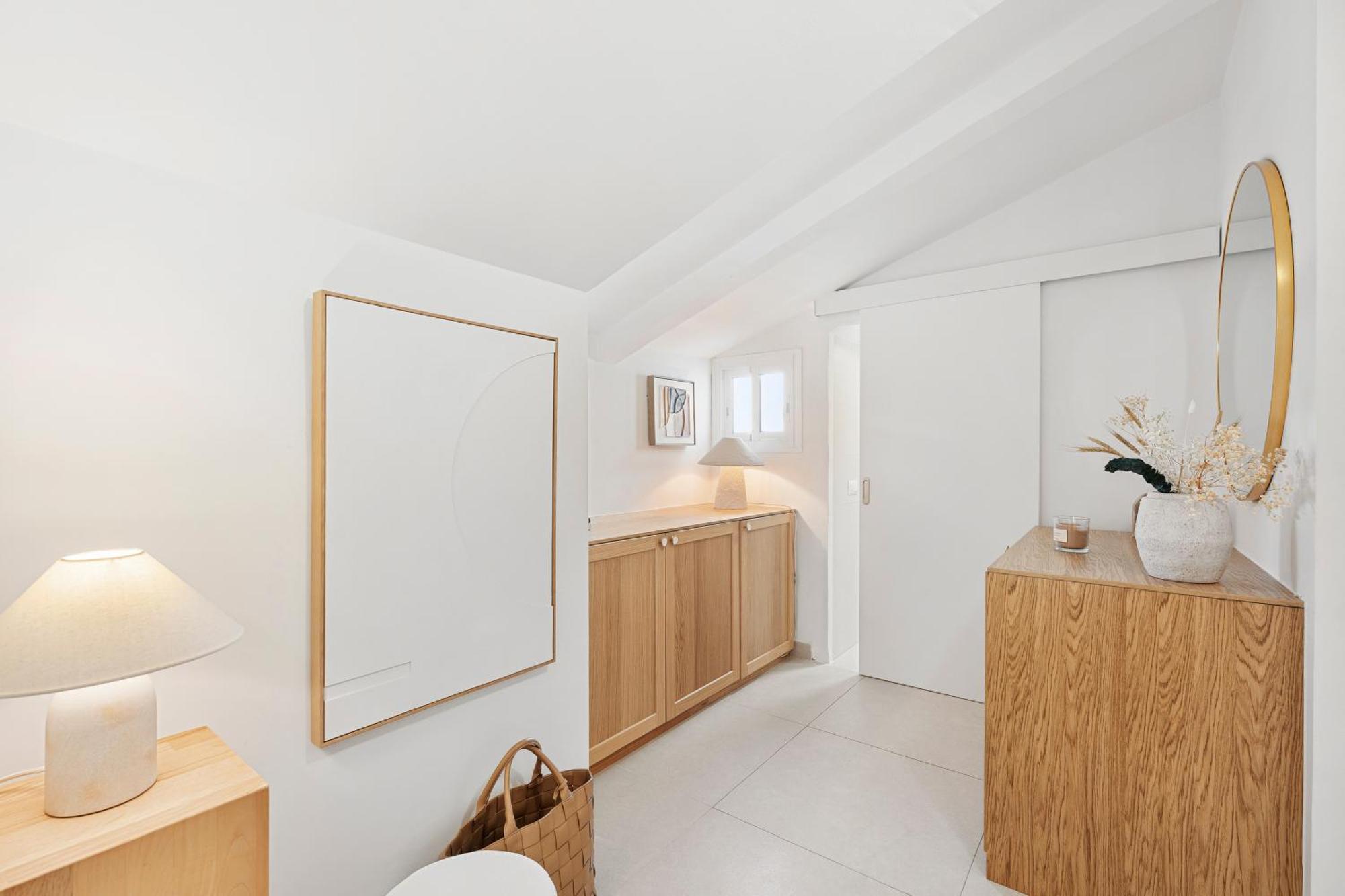 4br Penthouse W Pool & Parking 500m From The