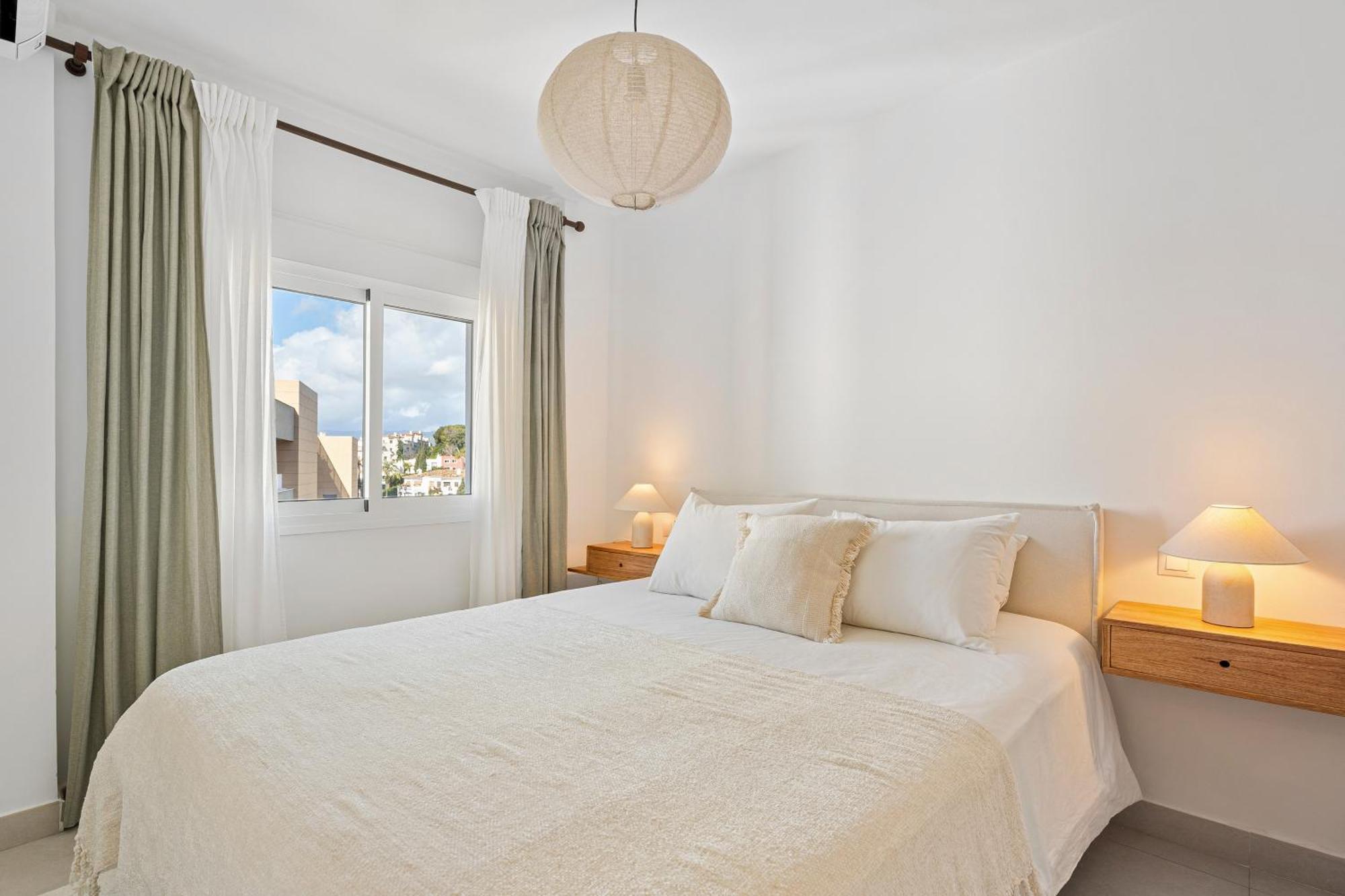 Apartment 4br Penthouse W Pool & Parking 500m From The